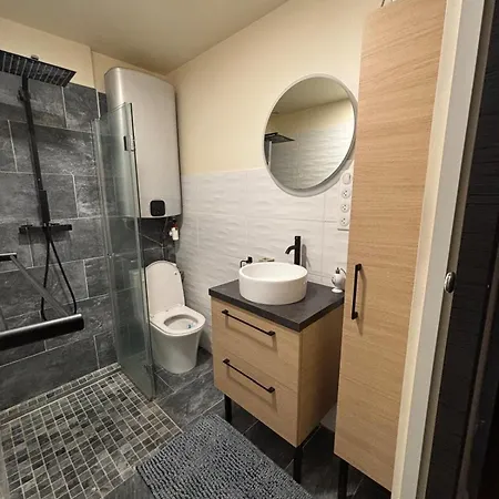 Charmante Maison 2 Ch Avec Cour *