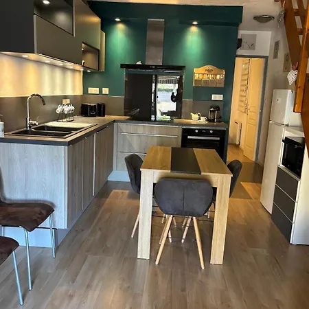 Charmante Maison 2 Ch Avec Cour Nyaraló *